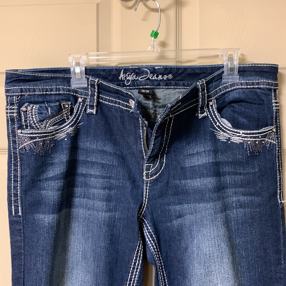 Jeans - Picture 2 of 6